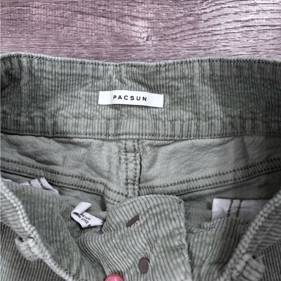 Pacsun Green Corduroy Low Rise
Bootcut Jeans Y2K style - Picture 3 of 7